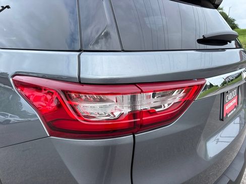 Used 2021 Chevrolet Traverse LT w/ LT Premium Package FWD image 12
