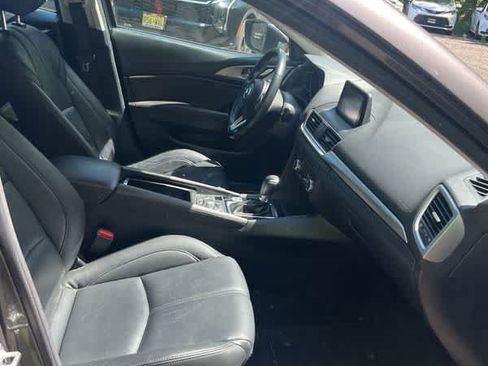 Used 2018 MAZDA MAZDA3 Touring FWD image 16