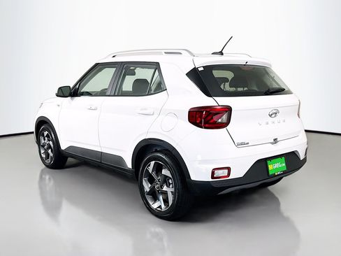 Used 2026 Hyundai Venue SEL FWD image 7