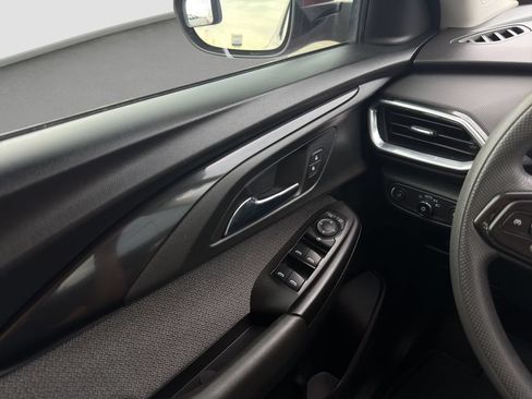 Used 2021 Chevrolet TrailBlazer LT FWD image 12