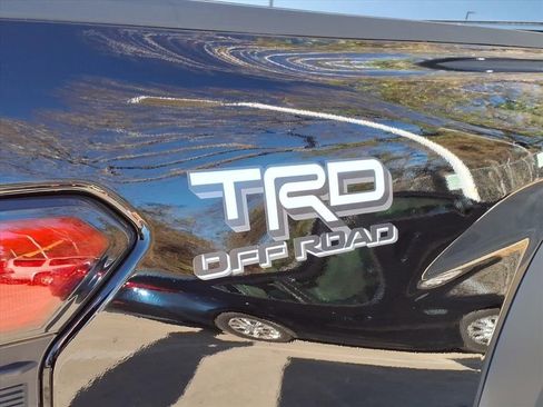 Certified 2025 Toyota Tacoma TRD Off-Road image 9