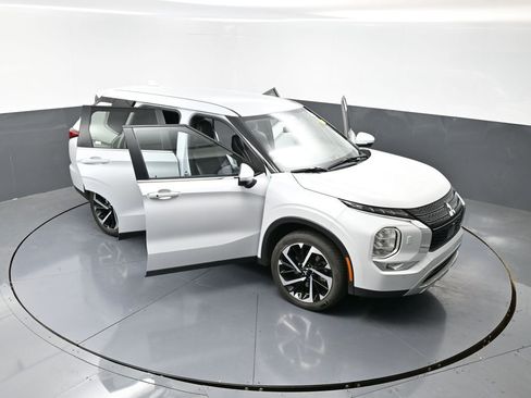 Used 2024 Mitsubishi Outlander SE image 60