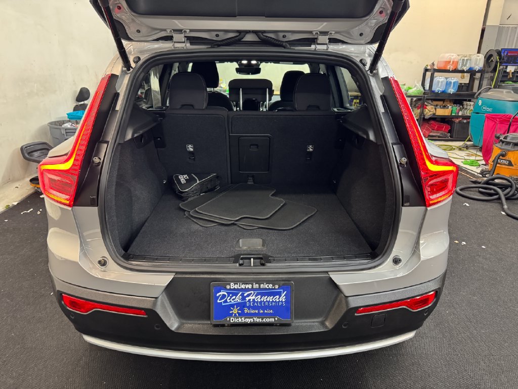 Used 2024 Volvo XC40 B5 Core AWD/4WD image 6