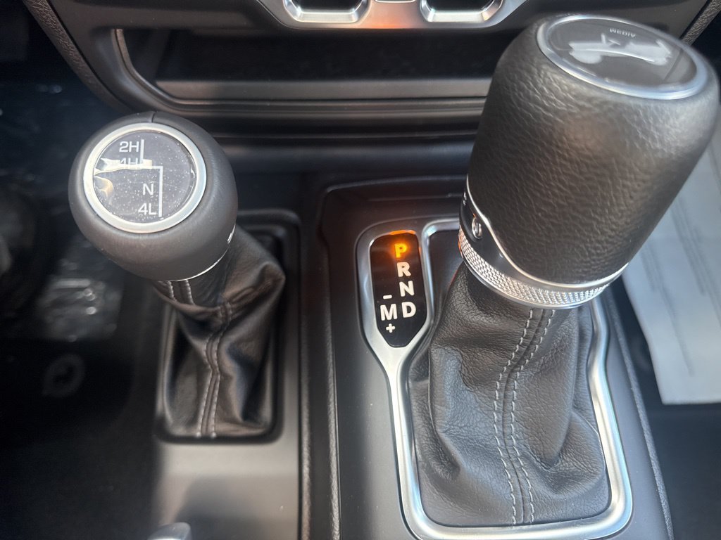 Used 2025 Jeep Wrangler Unlimited Sahara w/ Safety Group AWD/4WD image 30