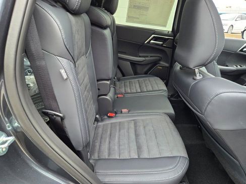 New 2025 Mitsubishi Outlander SE image 32