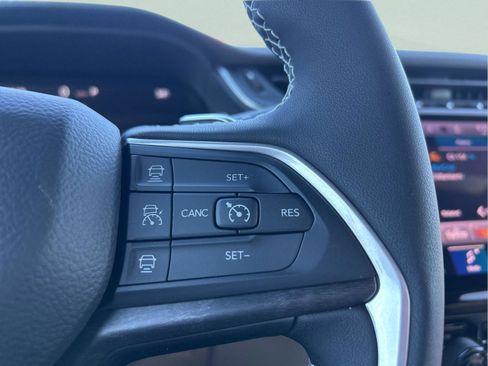 New 2025 Jeep Grand Cherokee Limited w/ Black Appearance Package image 14