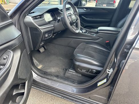 Used 2024 Jeep Grand Cherokee L Laredo image 9