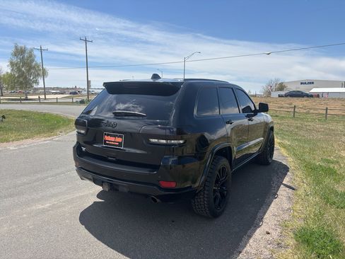Used 2019 Jeep Grand Cherokee Altitude AWD/4WD image 5