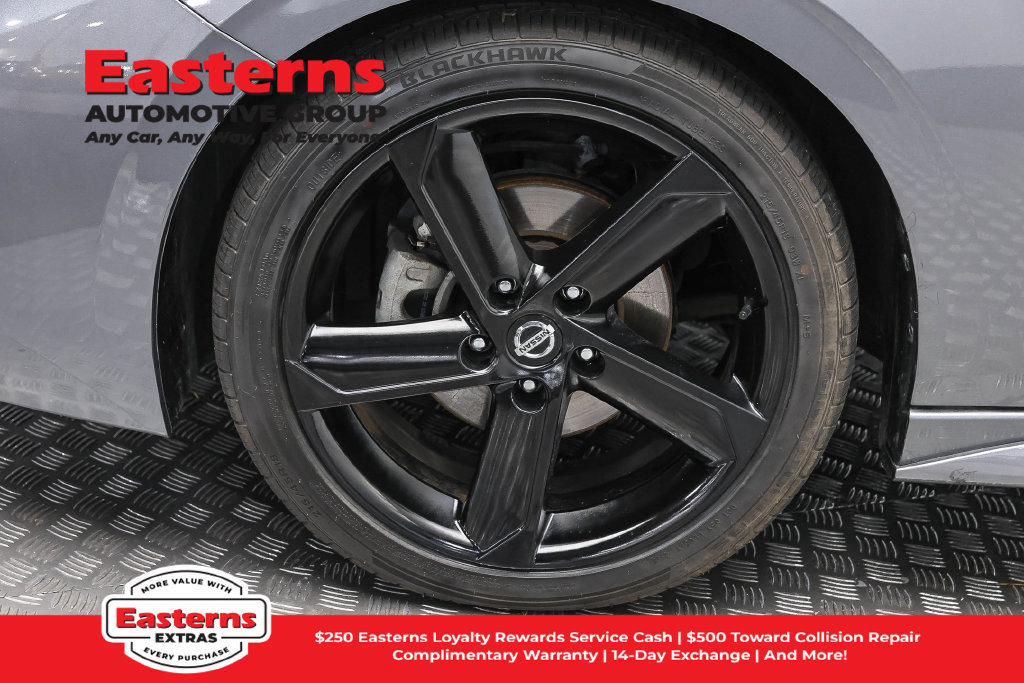 Used 2023 Nissan Sentra SR w/ Midnight Edition Package FWD image 33