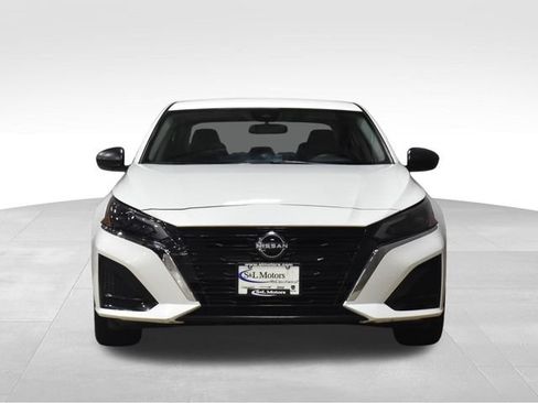 Used 2025 Nissan Altima 2.5 SV FWD image 2