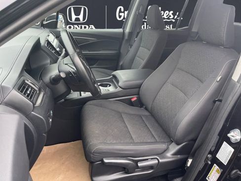 Used 2025 Honda Ridgeline Sport image 9