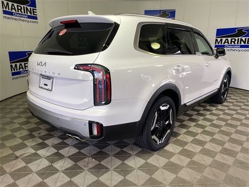 Used 2023 Kia Telluride EX w/ EX Captain's Chair Package image 13