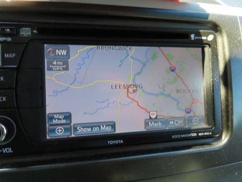 Used 2014 Toyota Sienna XLE FWD image 24