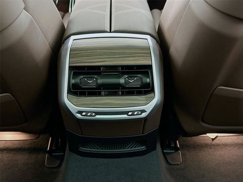 New 2026 BMW i7 xDrive60 image 26