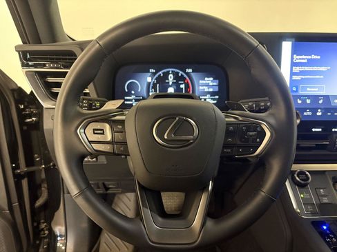Used 2026 Lexus GX 550 w/ Accessory Package (2T) AWD/4WD image 18
