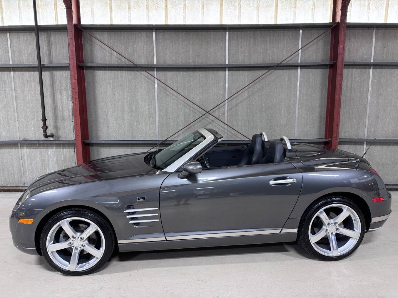 Used 2005 Chrysler Crossfire Limited RWD image 1