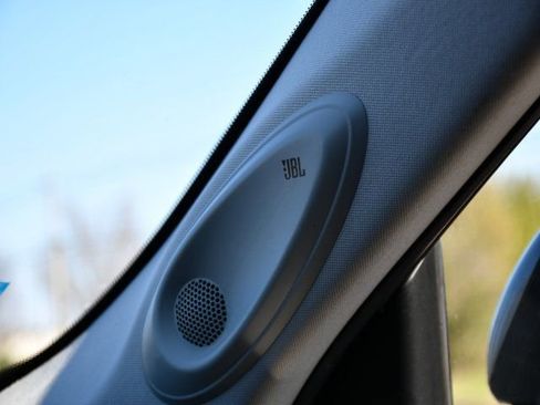 Used 2020 Toyota Highlander Limited image 16