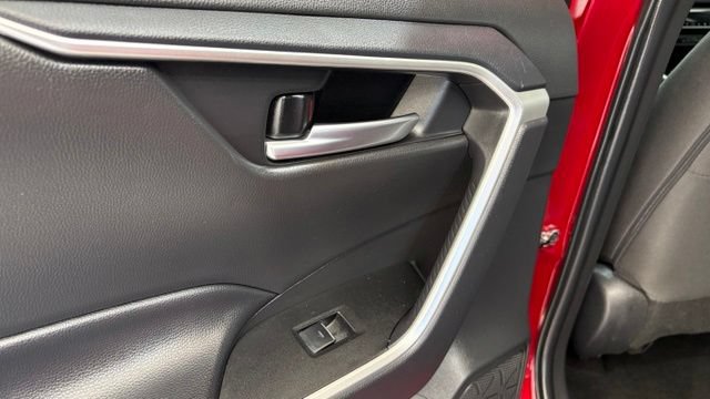 Used 2025 Toyota RAV4 XLE FWD image 19