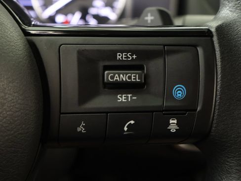 Used 2023 Nissan Rogue SV FWD image 40
