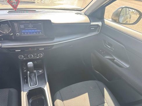 Certified 2025 Nissan Kicks S image 18