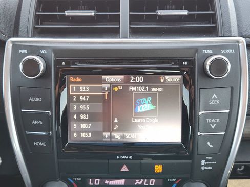 Used 2016 Toyota Camry XLE image 18