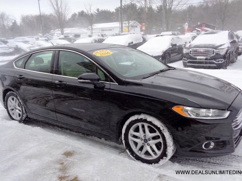 Used 2016 Ford Fusion SE w/ Equipment Group 202A image 2