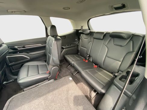 Used 2025 Kia Telluride S FWD image 16