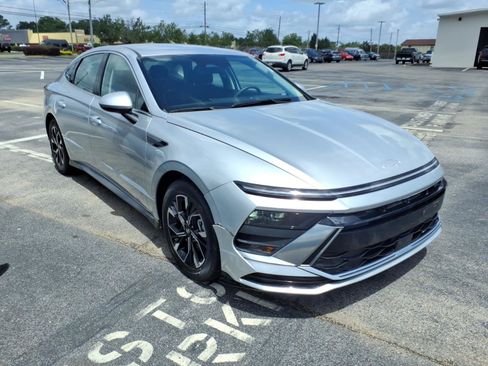 Used 2025 Hyundai Sonata SEL FWD image 3