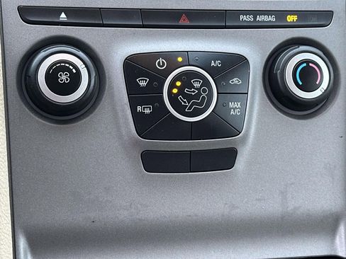 Used 2017 Ford Taurus SE image 12