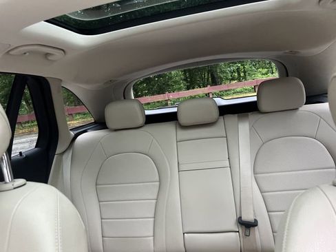 Used 2019 Mercedes-Benz GLC 300 4MATIC image 21