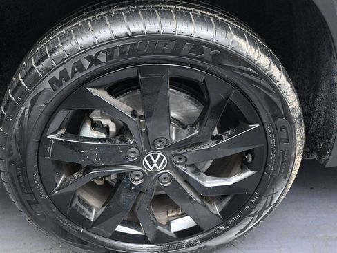 Used 2022 Volkswagen Taos SE w/ Panoramic Sunroof Package image 41