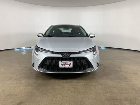 Used 2022 Toyota Corolla LE image 3