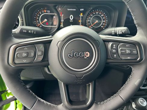 New 2025 Jeep Gladiator High Tide image 9