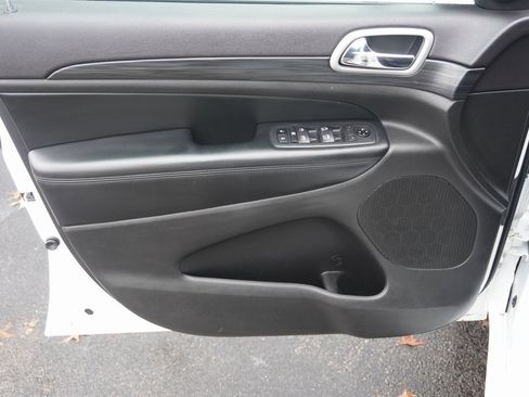 Used 2020 Jeep Grand Cherokee Altitude image 9