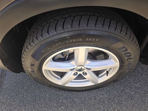 Used 2016 Ford Explorer XLT w/ Equipment Group 202A AWD/4WD image 27