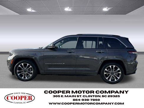 Used 2022 Jeep Grand Cherokee Overland w/ Advanced Protech Group III image 4