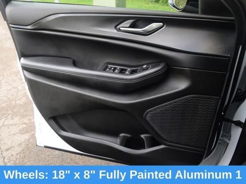 Used 2024 Jeep Grand Cherokee Altitude AWD/4WD image 18