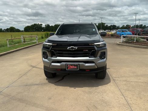 Used 2024 Chevrolet Colorado Z71 w/ Z71 Convenience Package 2 image 3