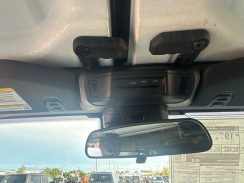 New 2025 Jeep Gladiator Mojave image 17