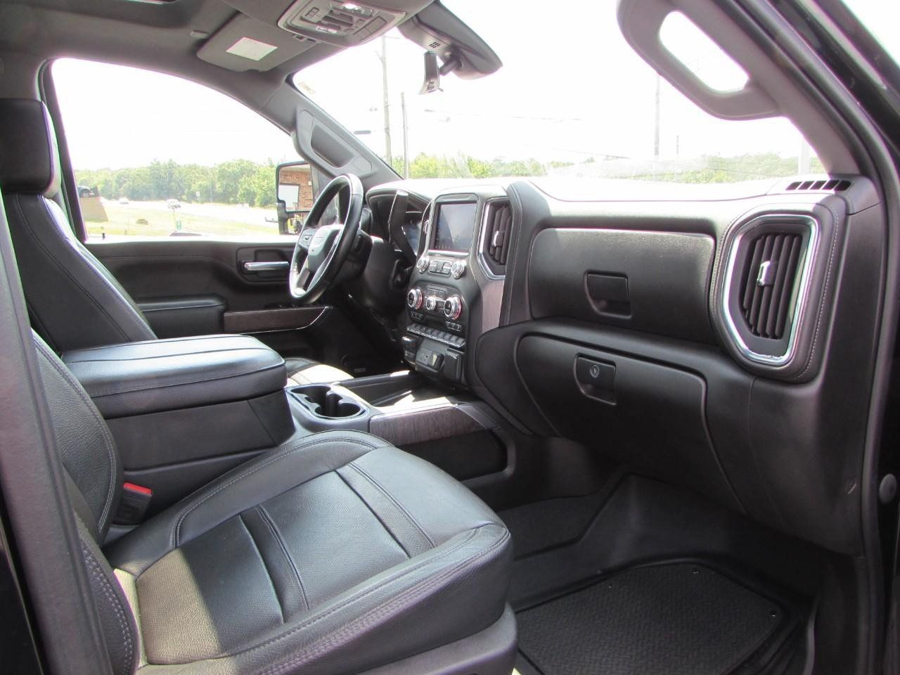 Used 2023 GMC Sierra 3500 Denali w/ Denali Black Diamond Edition AWD/4WD image 17
