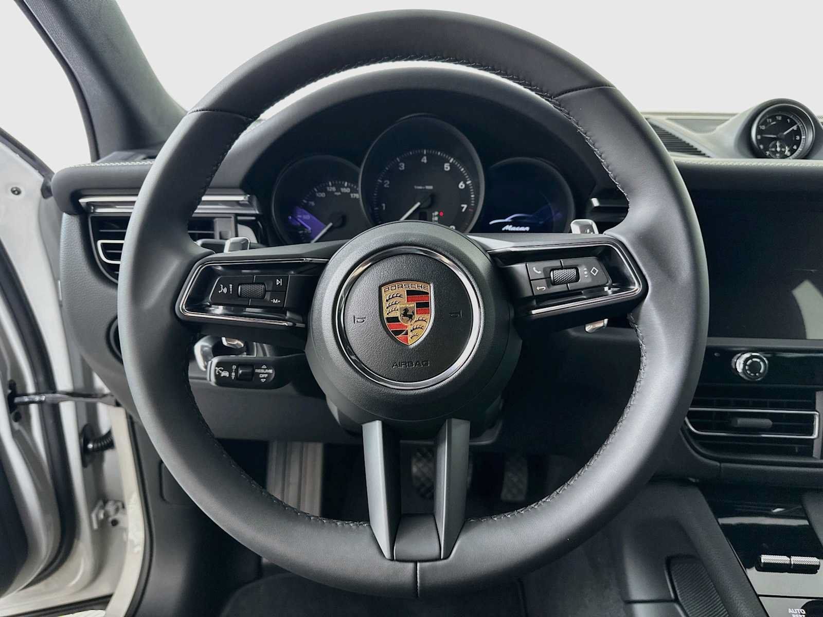 Certified 2025 Porsche Macan AWD/4WD image 14