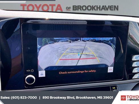 Used 2025 Toyota Camry SE w/ Convenience Package FWD image 15