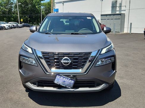 Used 2023 Nissan Rogue SV AWD/4WD image 2
