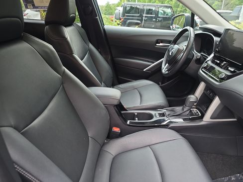 Used 2025 Toyota Corolla Cross XLE AWD/4WD image 10