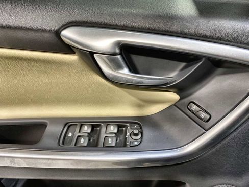 Used 2016 Volvo XC60 T6 w/ Proximity Package image 22