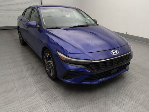 Used 2025 Hyundai Elantra SEL FWD image 13