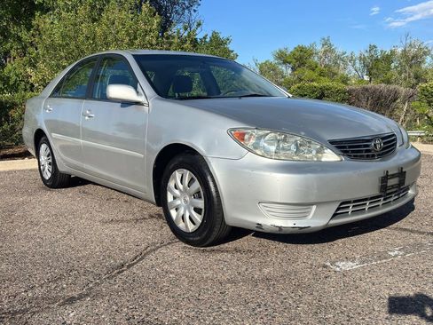 Used 2005 Toyota Camry SE FWD image 2