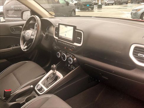 Used 2023 Hyundai Venue Limited image 14