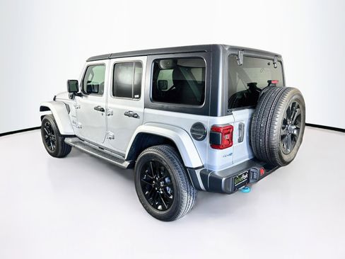 Used 2023 Jeep Wrangler Unlimited Sahara w/ Cold Weather Group AWD/4WD image 5