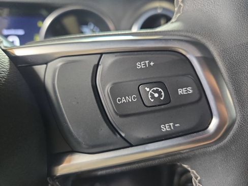 Used 2023 Jeep Wrangler Unlimited Sahara w/ Cold Weather Group AWD/4WD image 21
